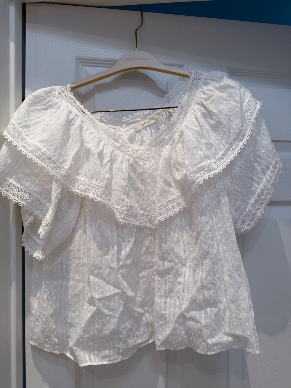 Doen White Eyelet Ruffle Off-Shoulder Blouse